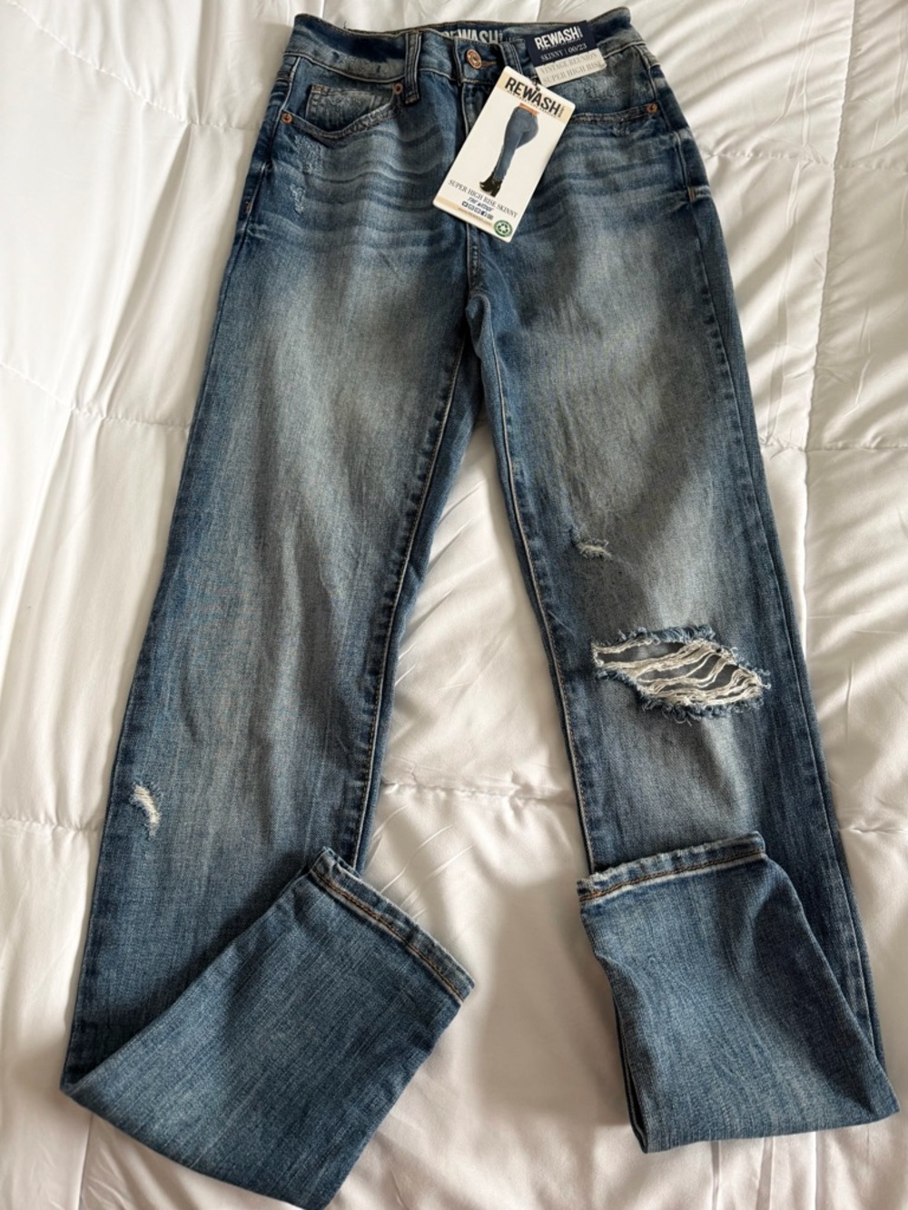 NWT woman Rewash Distressed Straight Leg Jeans - Medium Blue size 00/23